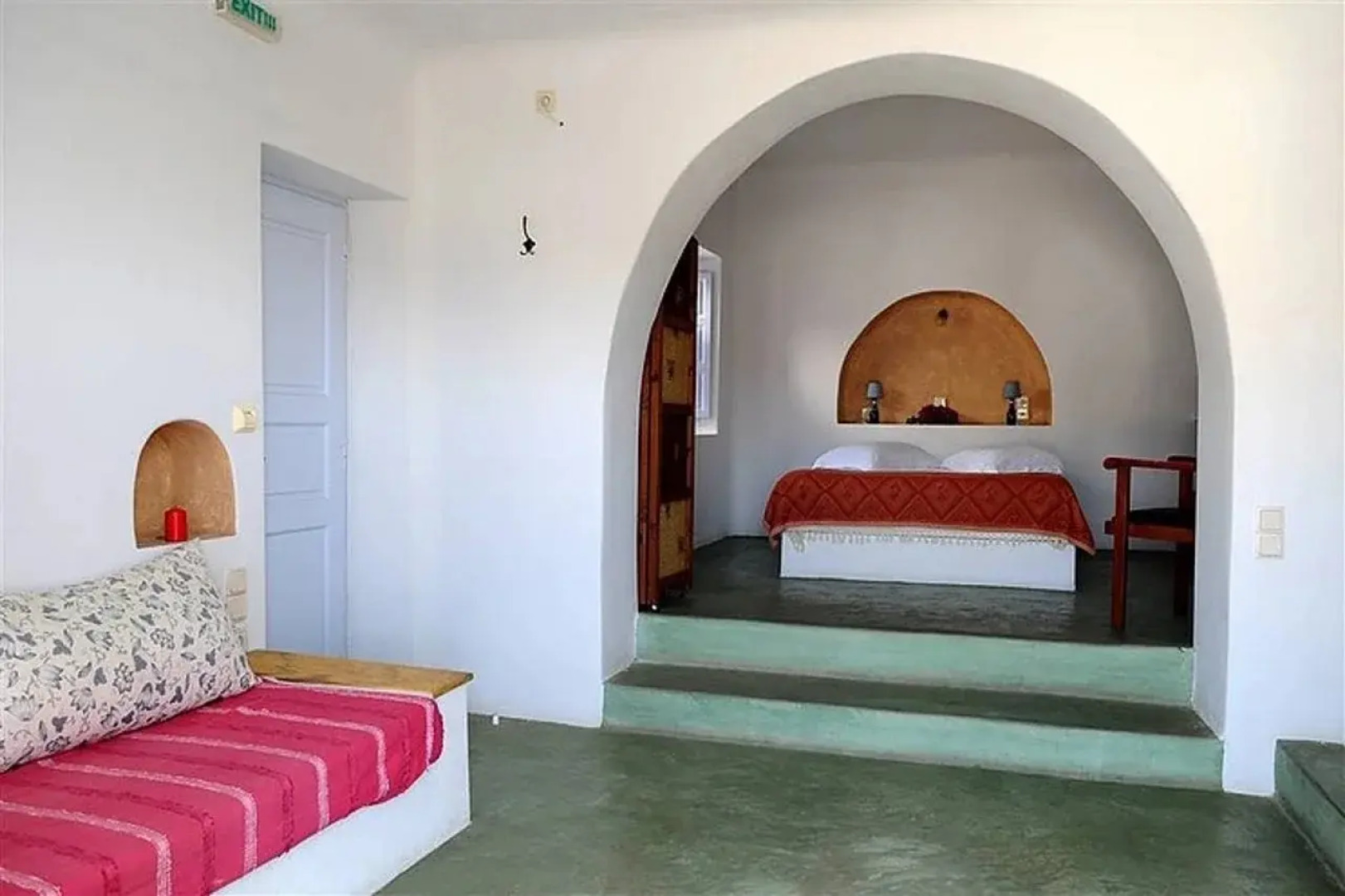 Haraki Studios & Apartments