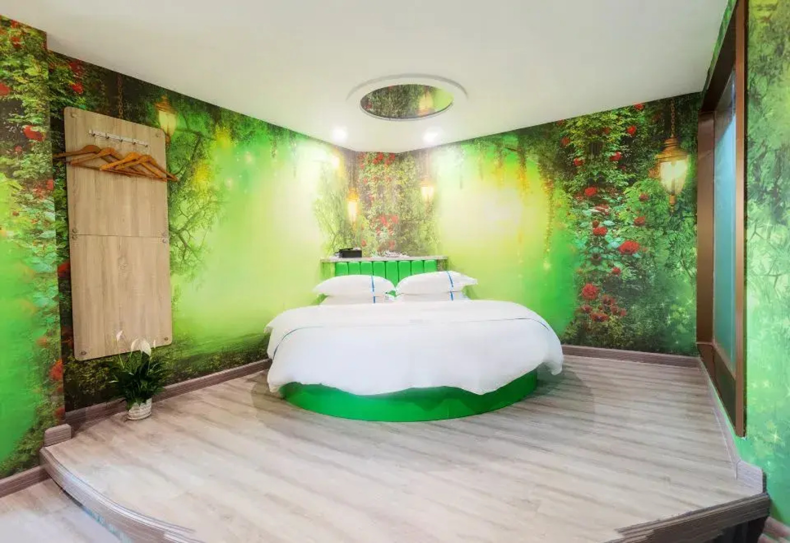 Baihe Hotel (Yangxi West Lake Branch)