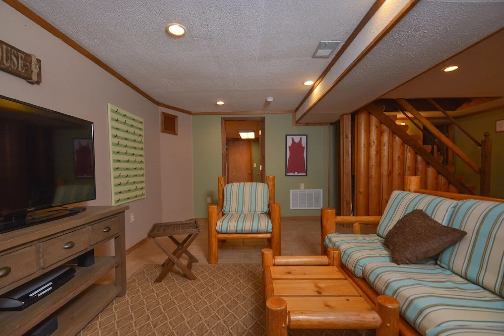 Four SKIsons 3 Bedroom House