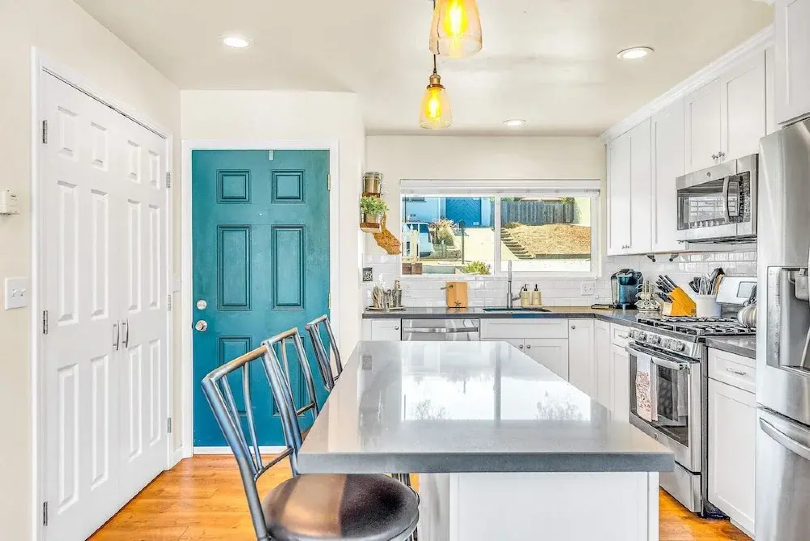 Cozy Oaks - A Coastal Getaway With Idyllic Scenery!