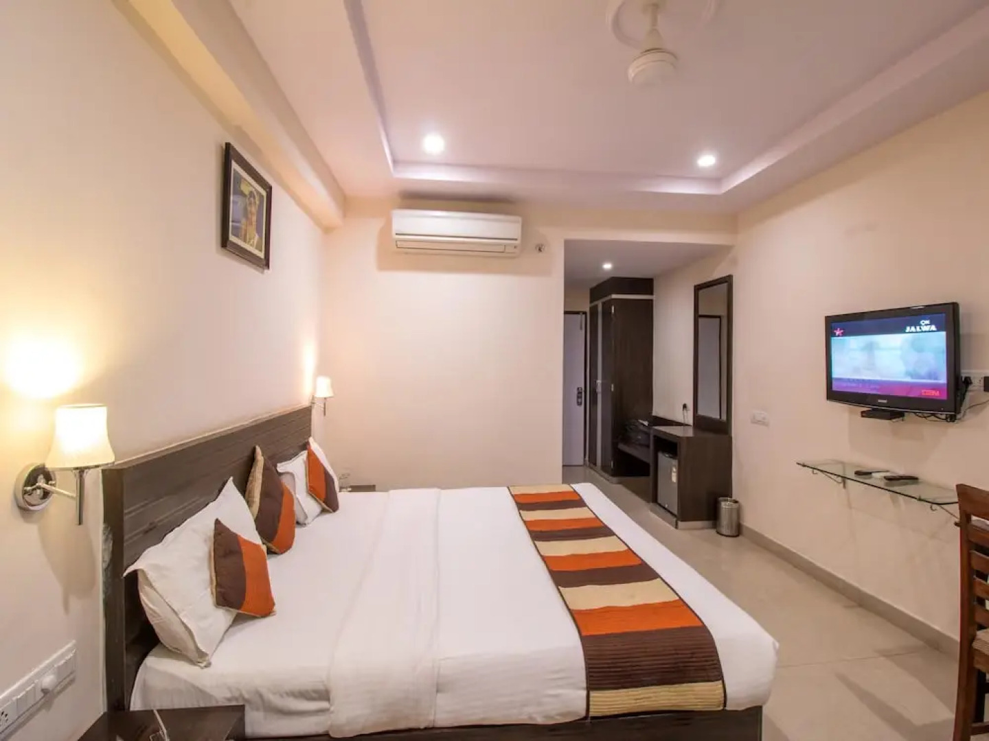 OYO 1903 Hotel Paras Inn