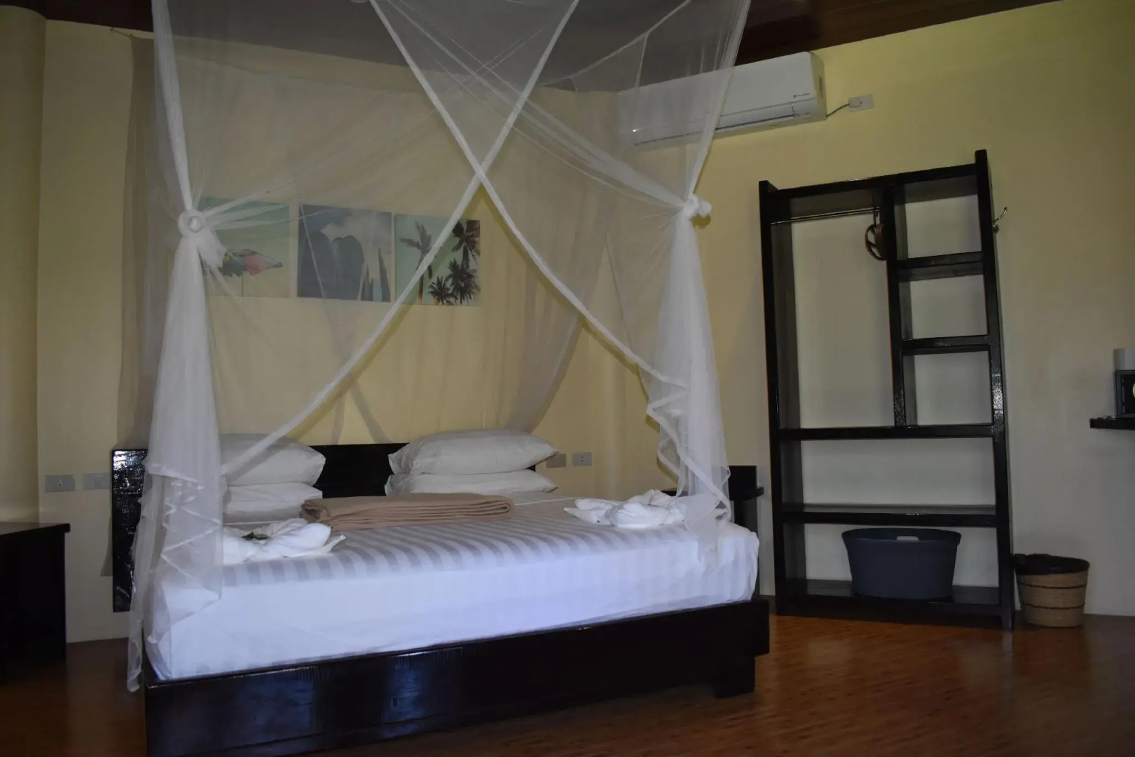 Jonas & Twins Resort