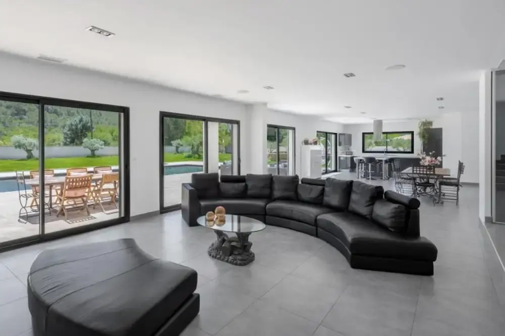 Villa With Heated Swimming Pool spa gym and Cinema