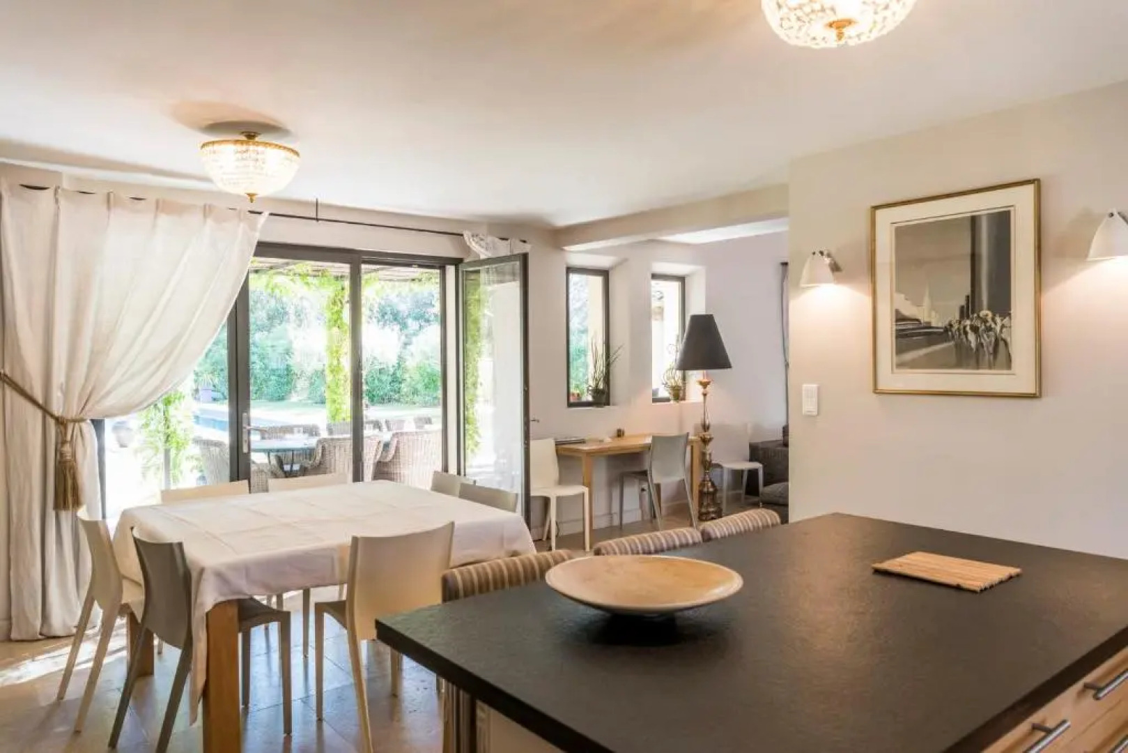 Bâtisse provençale avec piscine privée au coeur du Luberon et du village de Lourmarin, 10 personnes LS2-385 NOUVIAGE