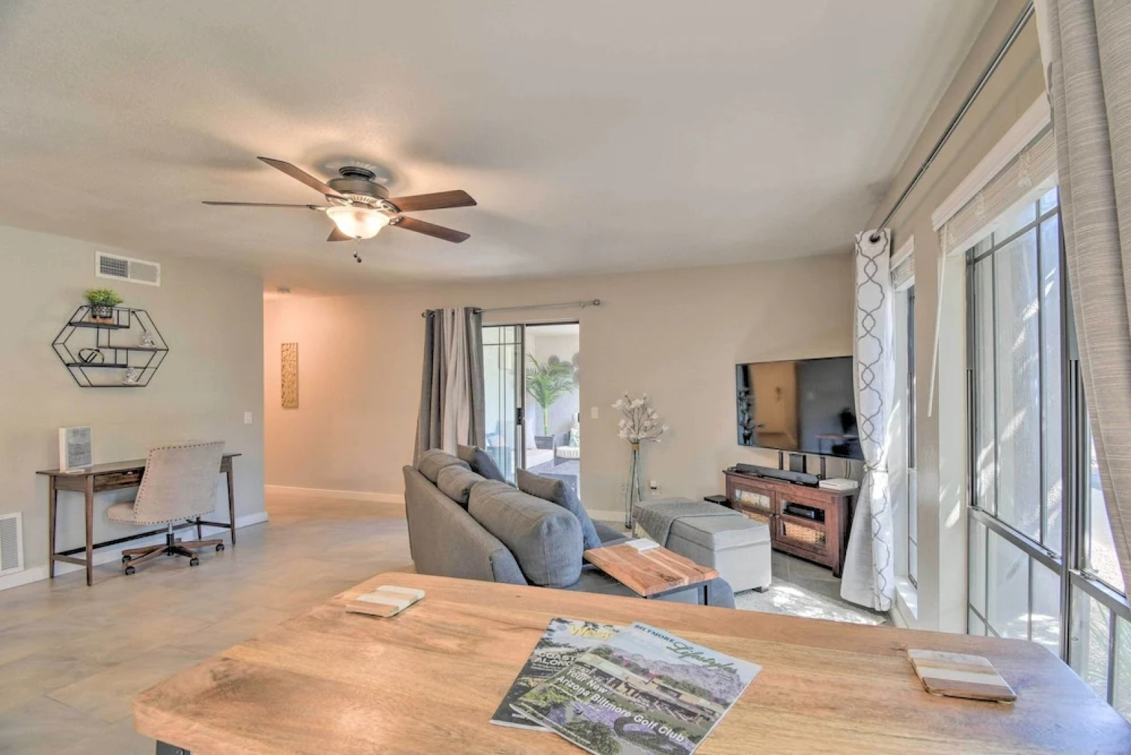 Sleek Phoenix Condo: Walk to Biltmore Fashion Park