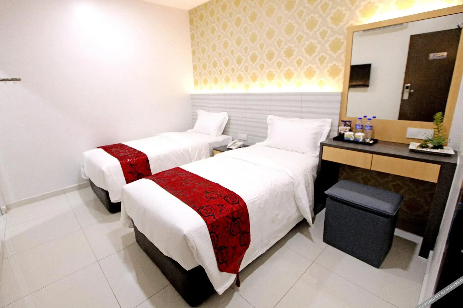 B&L Hotel by Oyo Rooms