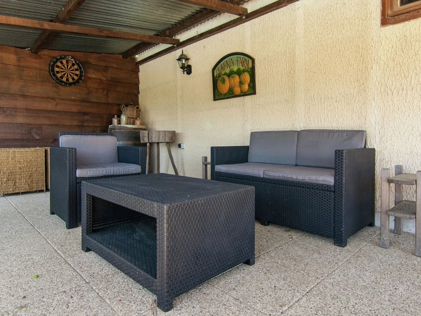 Cottage With Porch, Large Private Pool and Spacious Garden