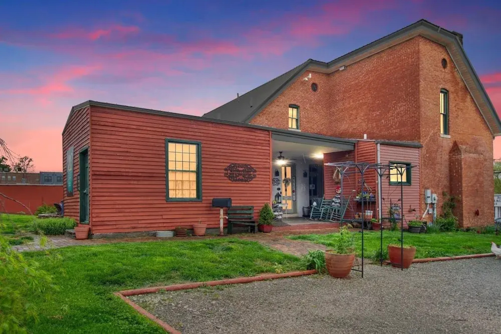 Dickinson Room by Main Street Bed & Breakfast