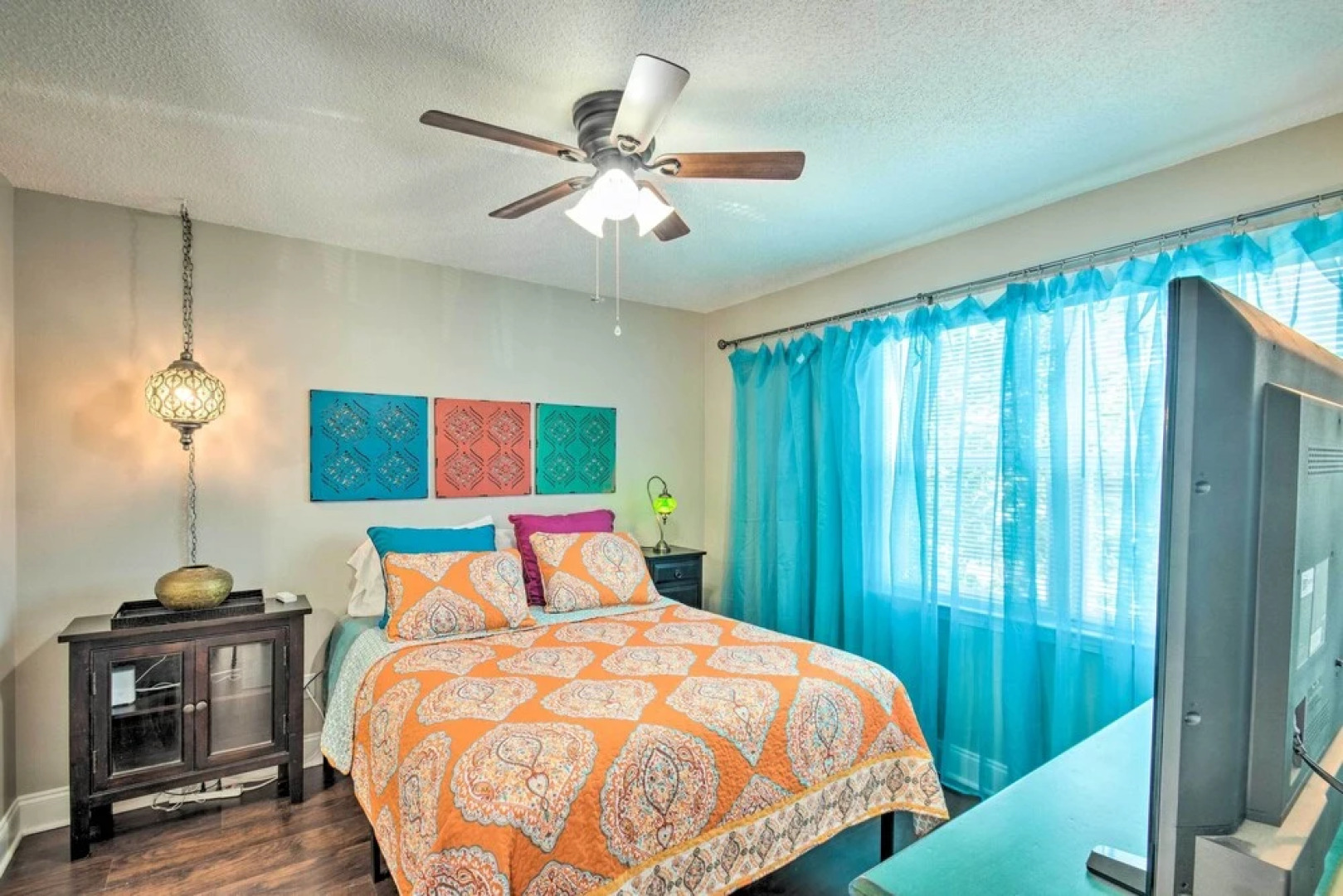 Pet-friendly A-frame Retreat Near Dtwn + Beaches!