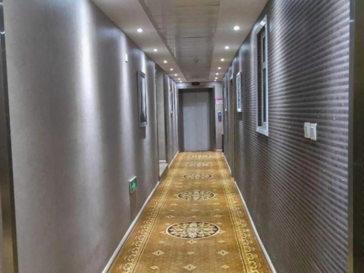 City 118 Chain Hotel