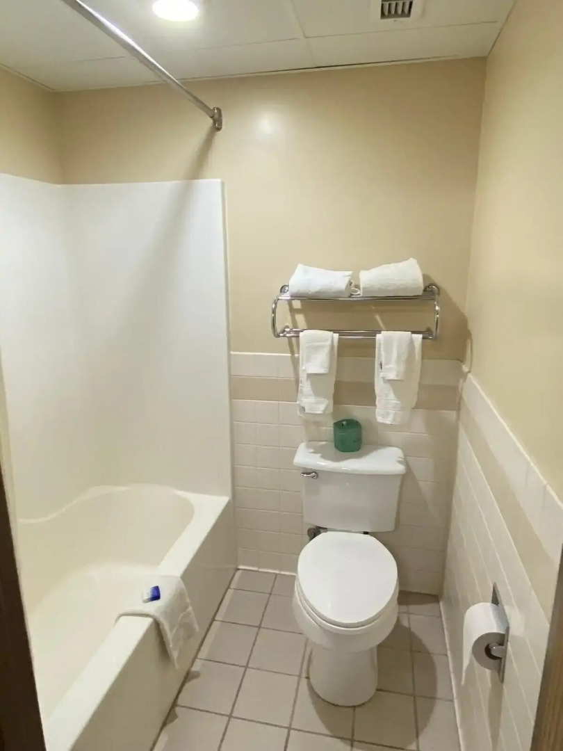 American Inn and Suites