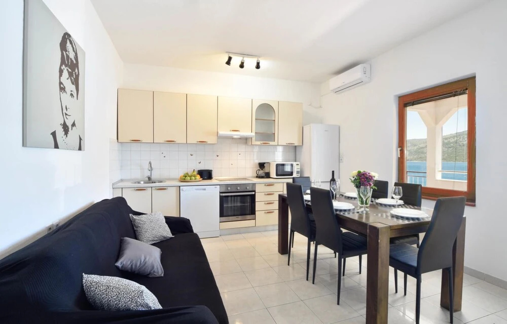 Awesome Home in Poljica With Wifi and 6 Bedrooms