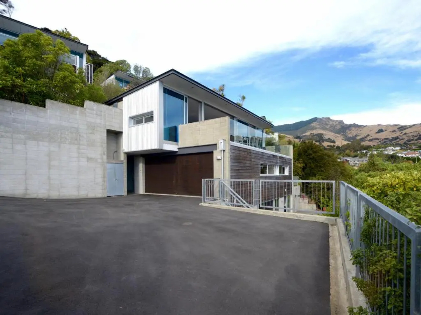 Walnut Retreat - Akaroa Holiday House