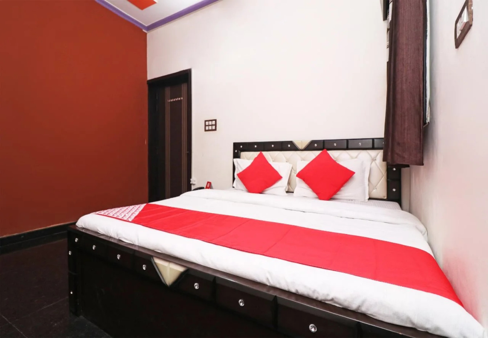 Tr Hotel By OYO Rooms