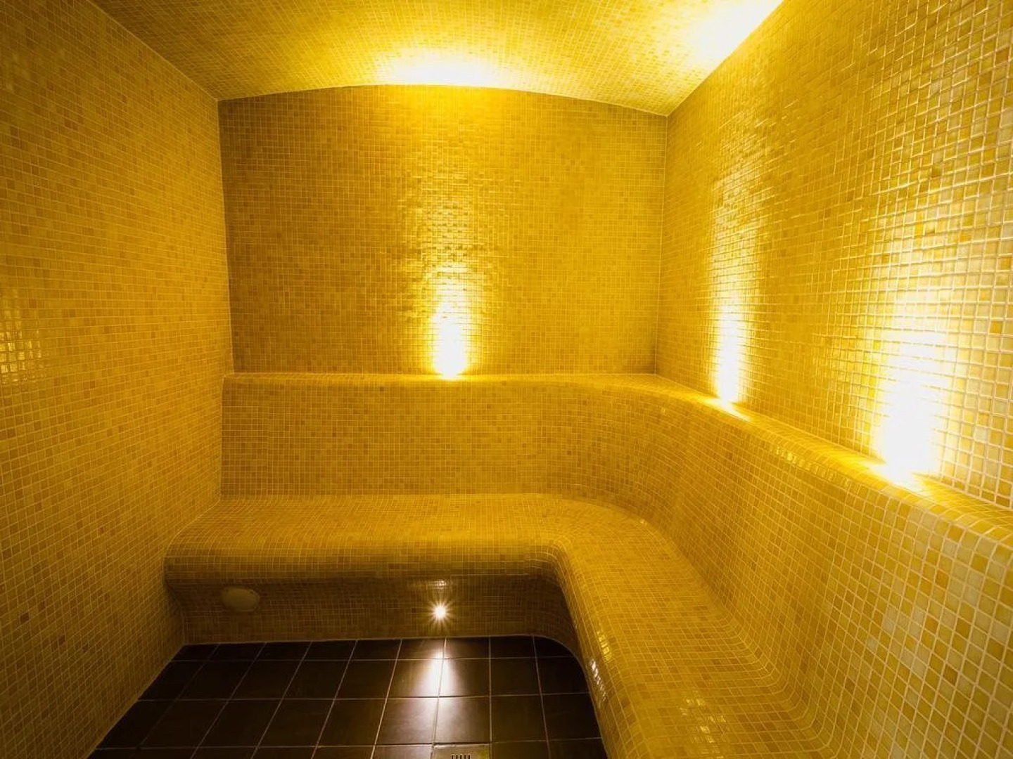 Roosta Holiday Village