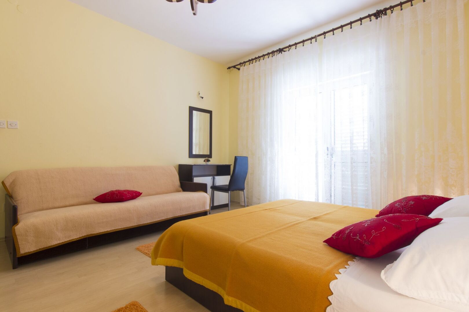 Apartment Vince - free parking: A2 plavi Primosten, Riviera Sibenik