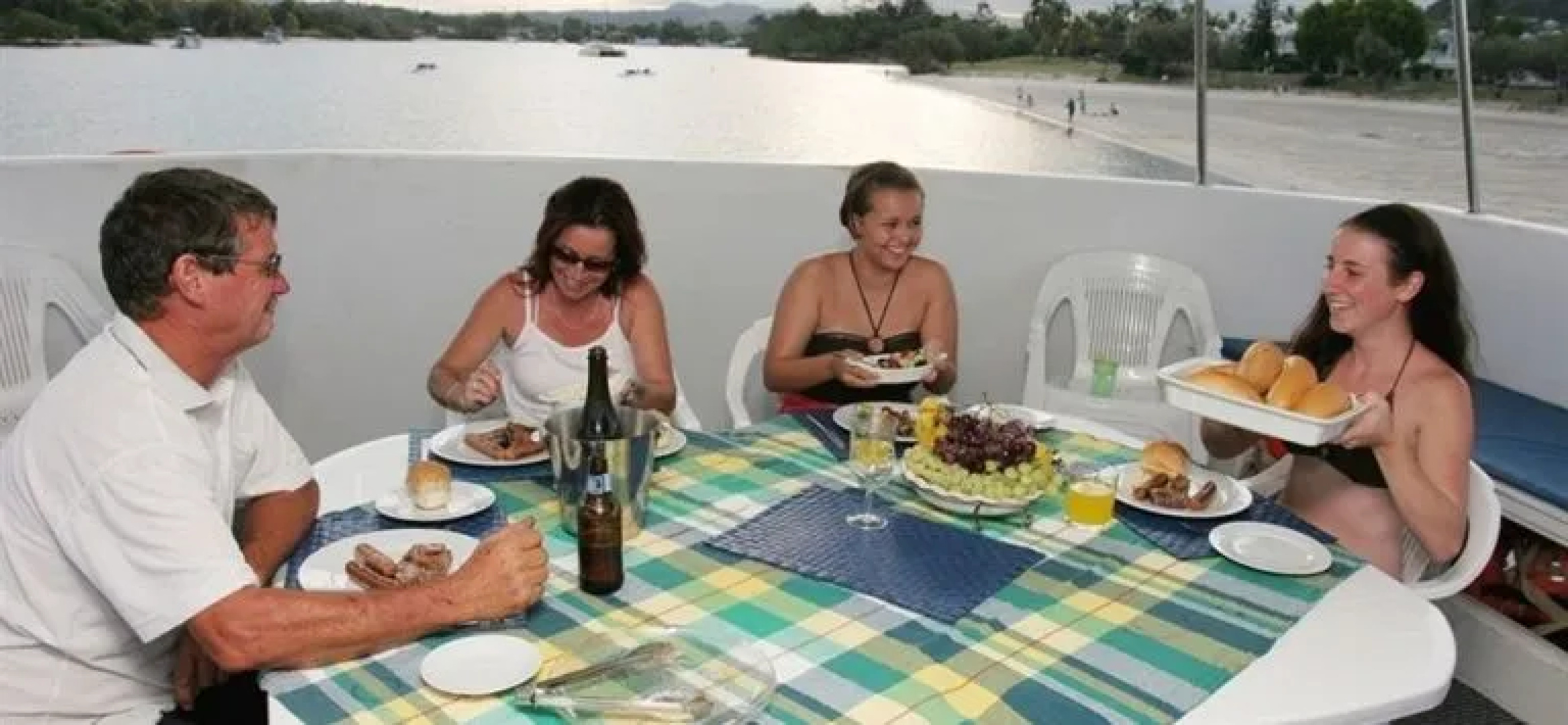 Boyds Bay Houseboat Holidays