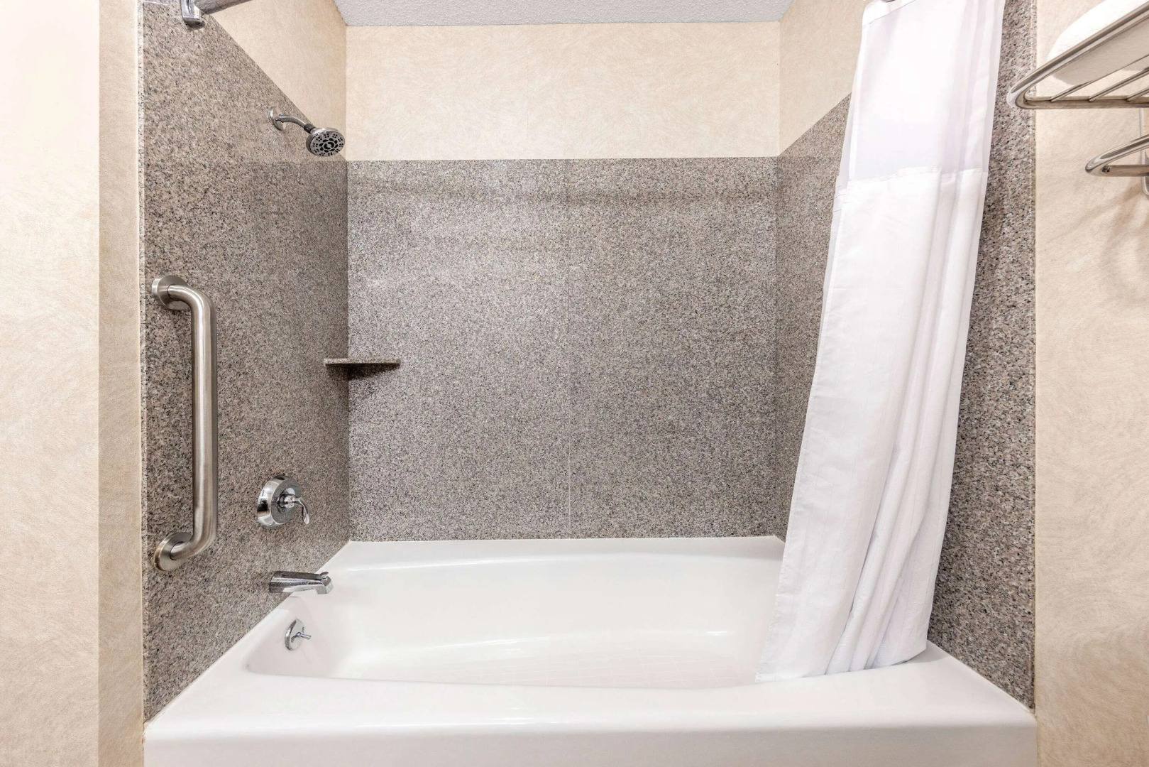 Baymont by Wyndham Pratt