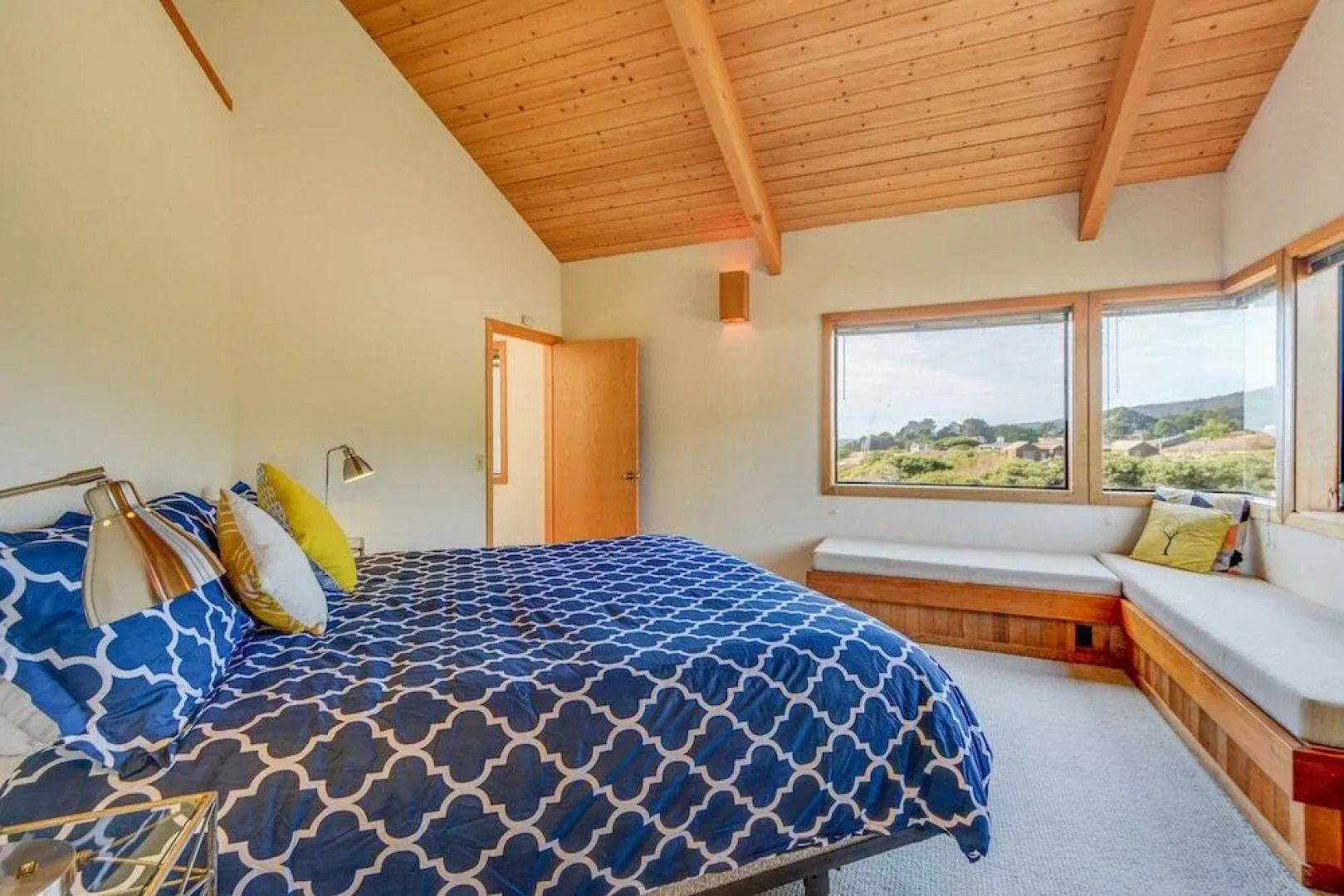 Take in the Pacific Fantasea w/ Hot Tub!