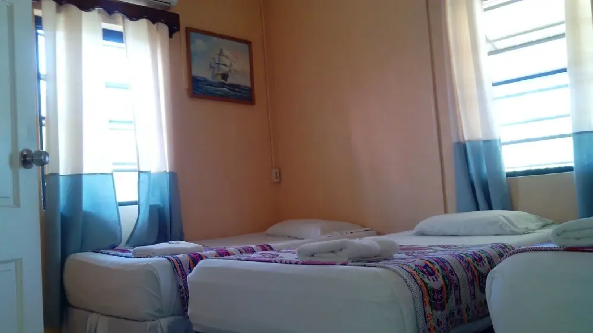 Don Santiago Guesthouse Downtown
