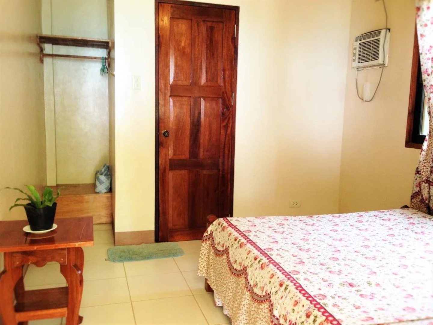 Ausan Beach Front Cottage and Restaurant