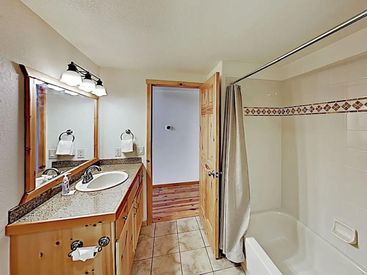 New Listing! Charming Woodland , Near Hiking 3 Bedroom Cabin