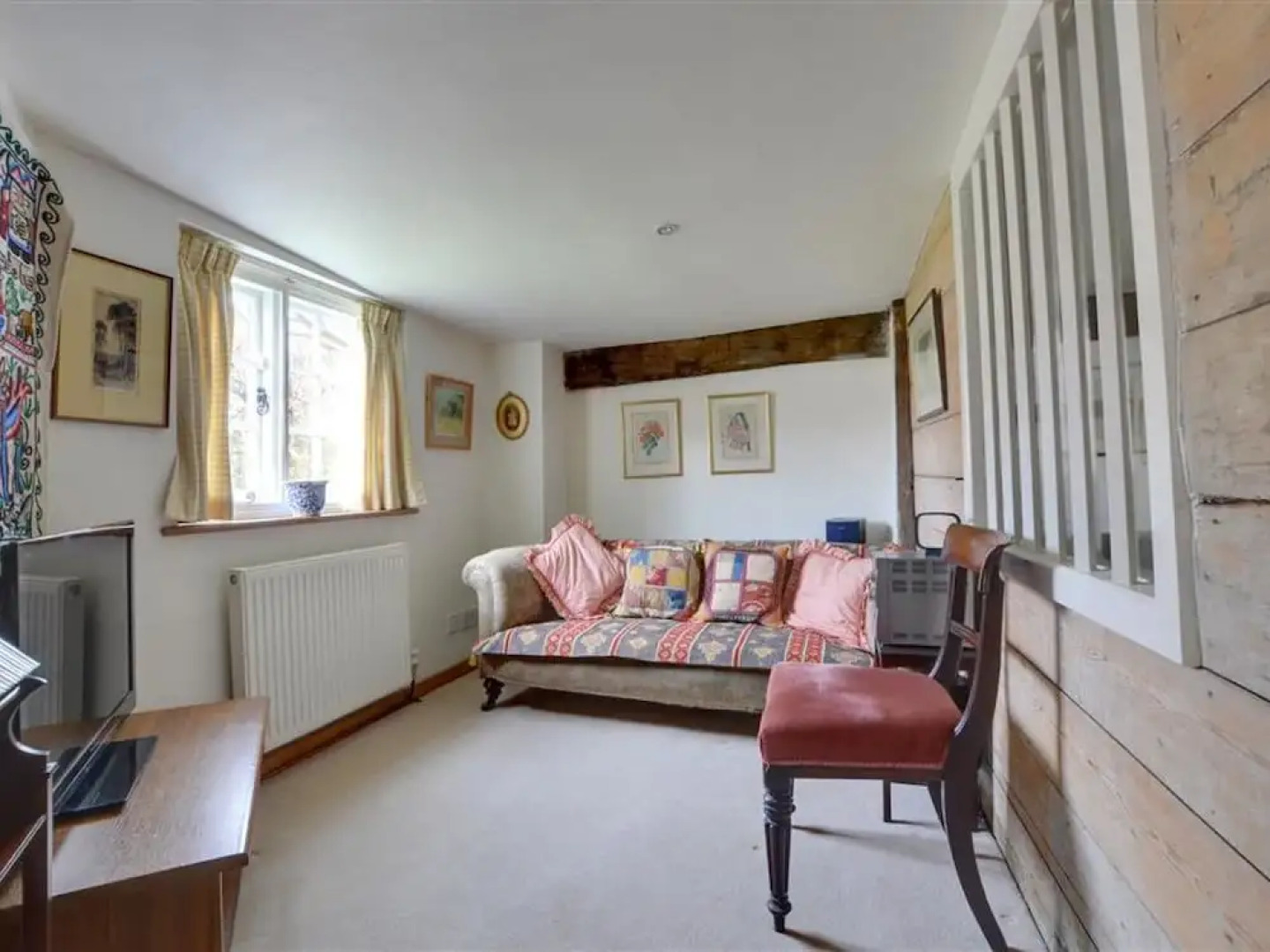 Spacious and Bright Accommodation Full of Original Beams and Antique Furniture