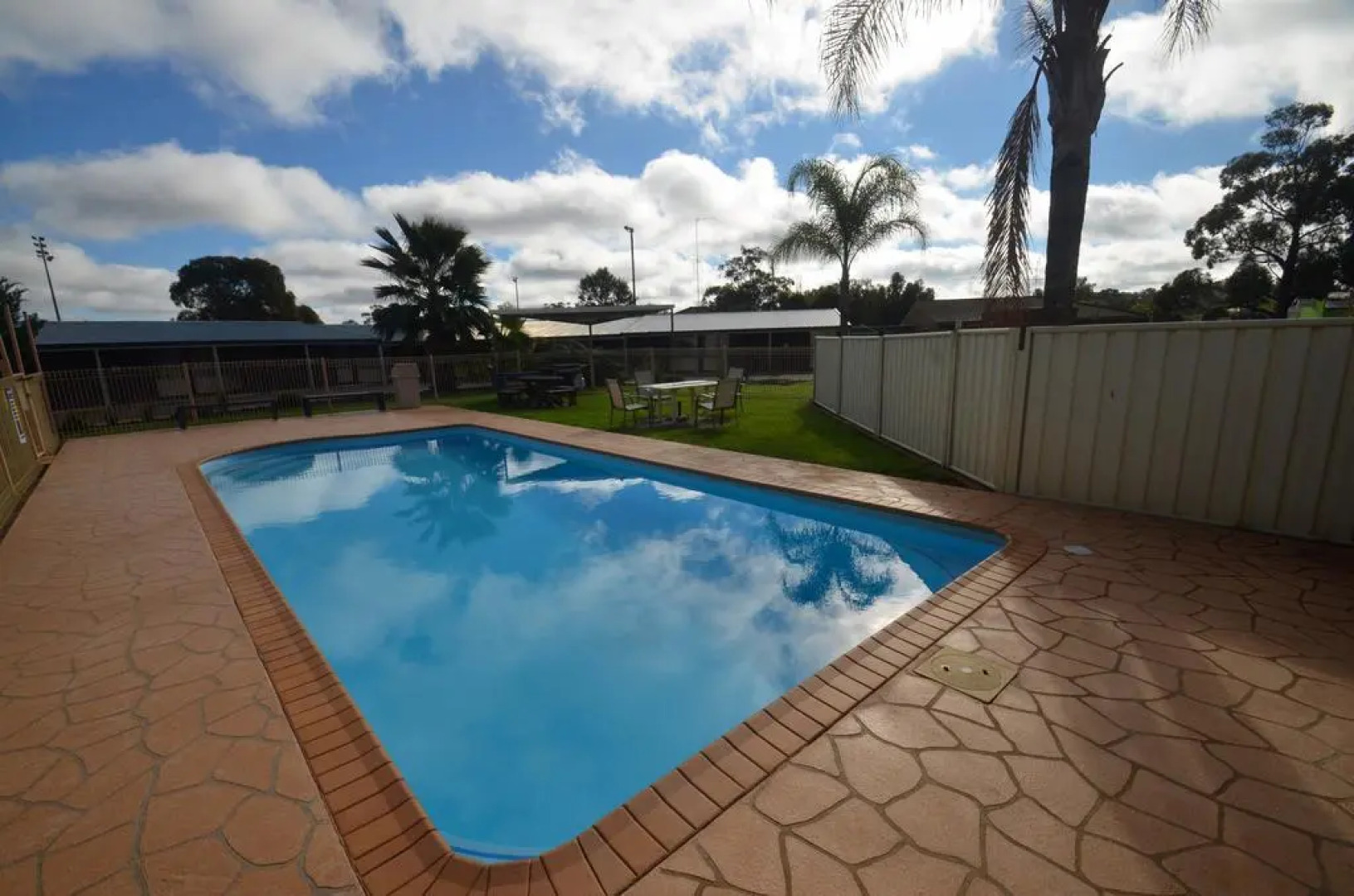 Parkview Motor Inn Parkes