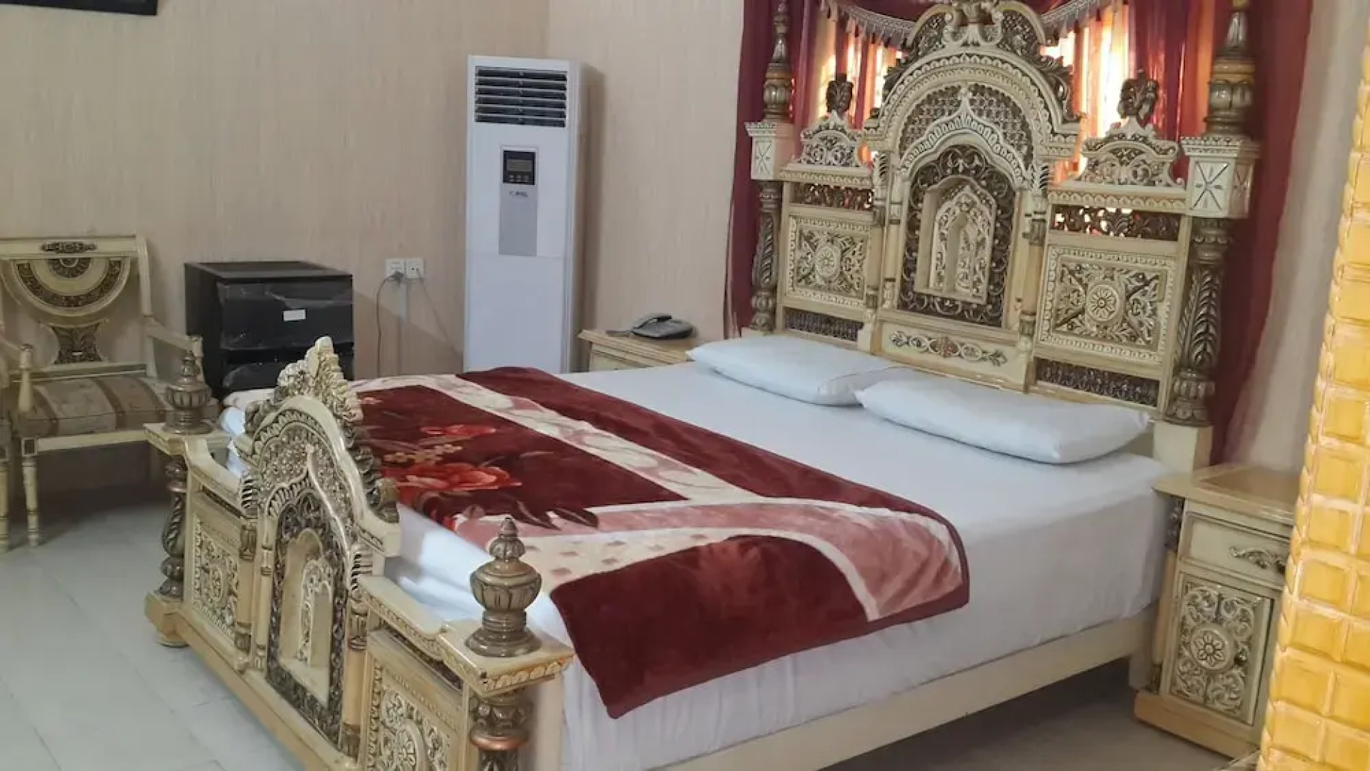 Holiday Inn Guest House