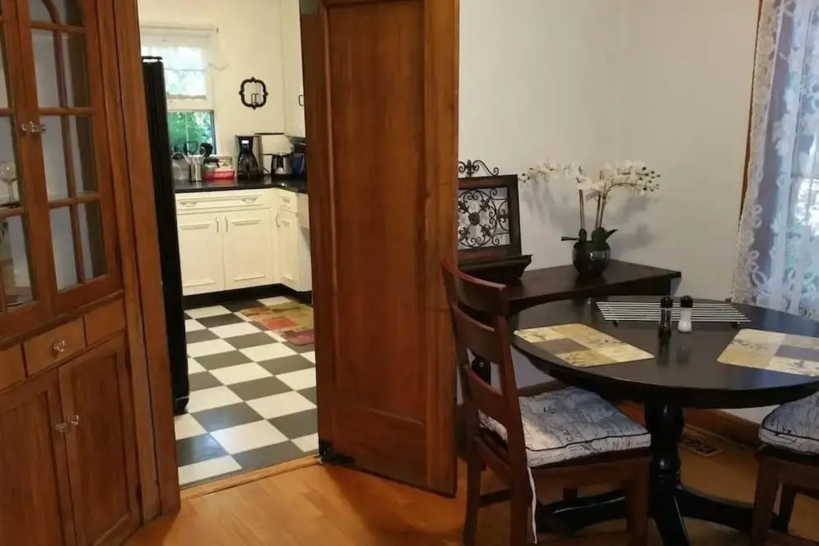 Modern Smart Townhouse Walk Downtown