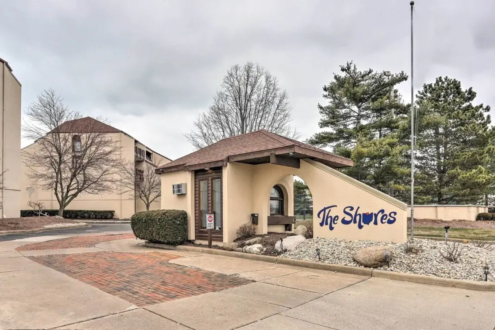 The Shores Condo w/ Beach Access < 2 Mi to Dtwn!