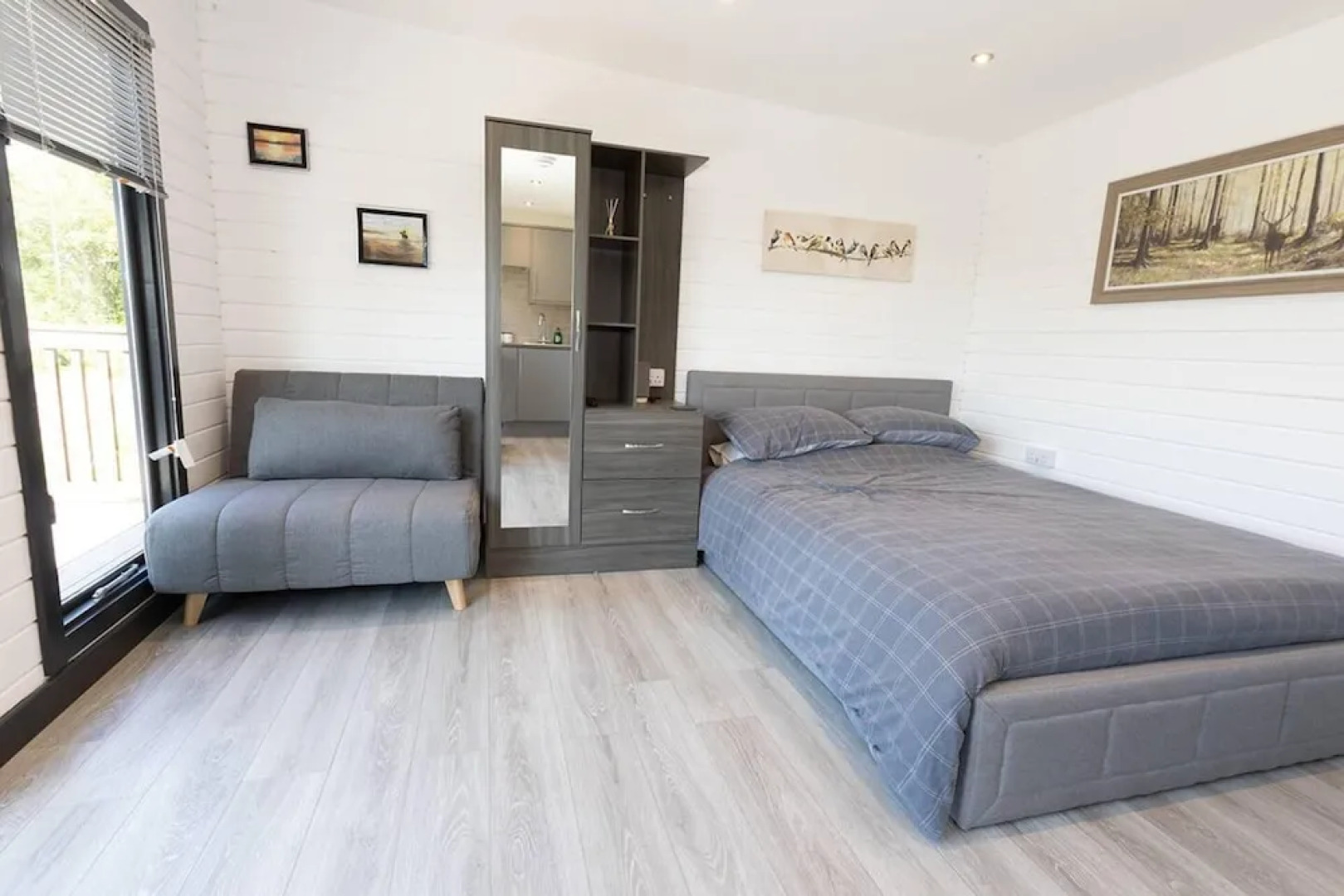 Beautiful Open Plan Lakeside Lodge, Shearsby