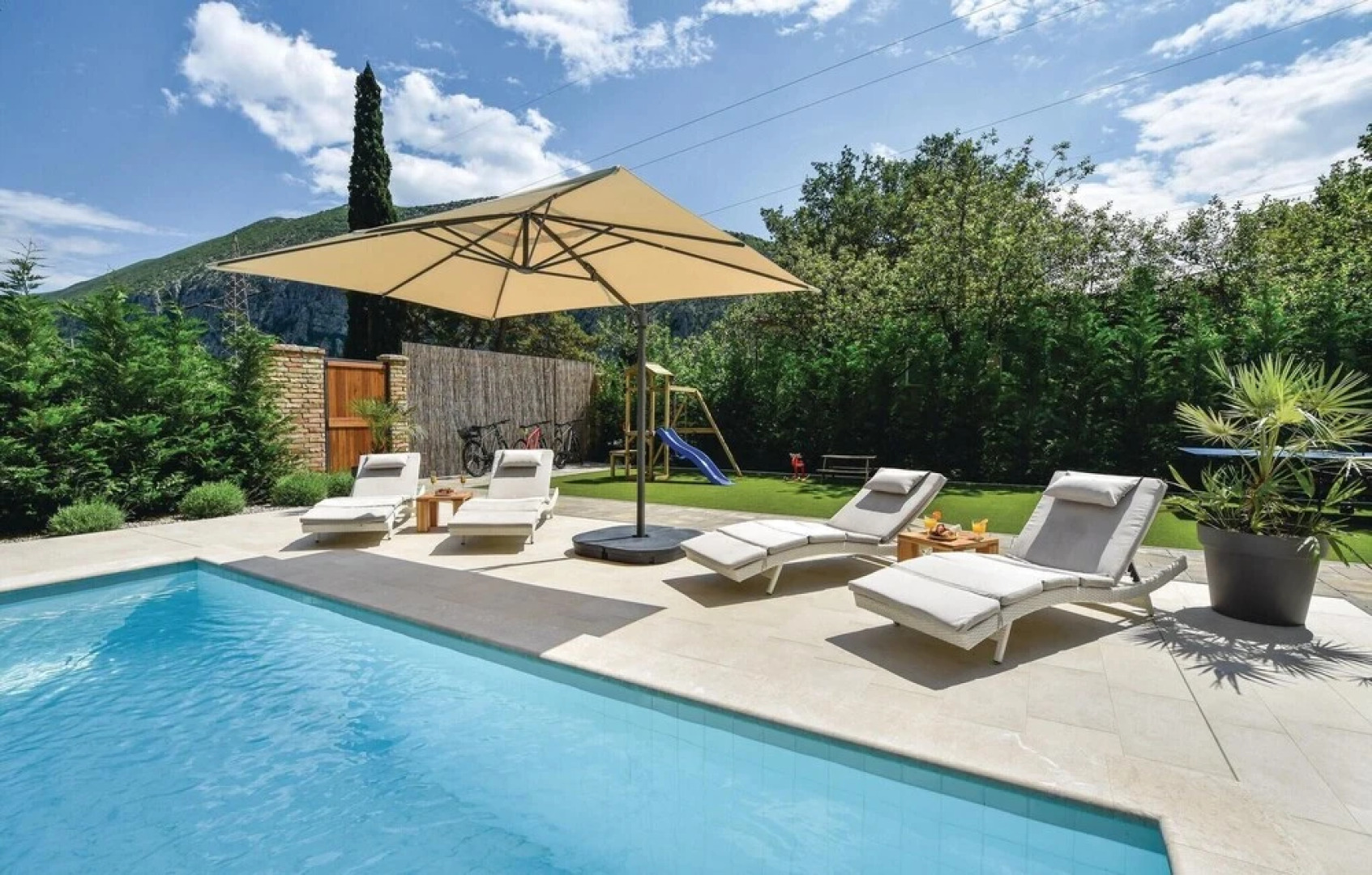 Amazing Home in Omis with Hot Tub, Sauna & WiFi