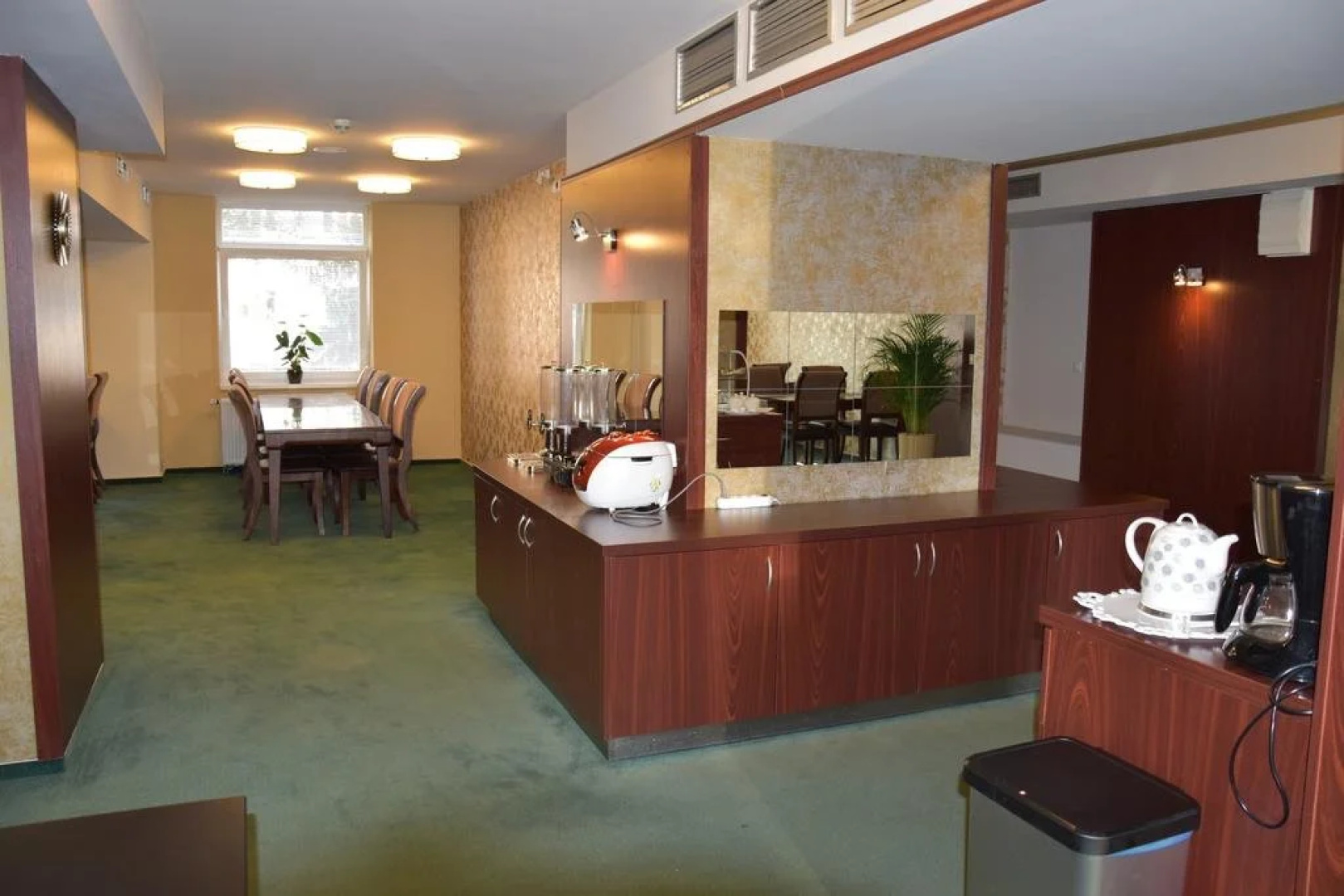 Empire Hotel