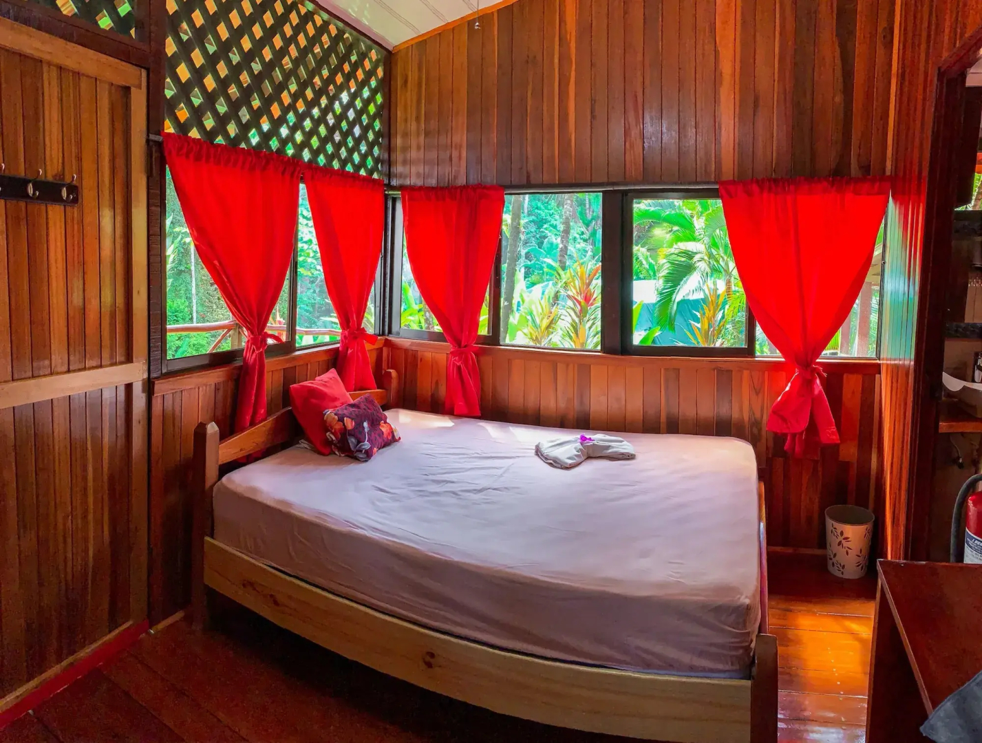 Hotel Las Caletas Lodge