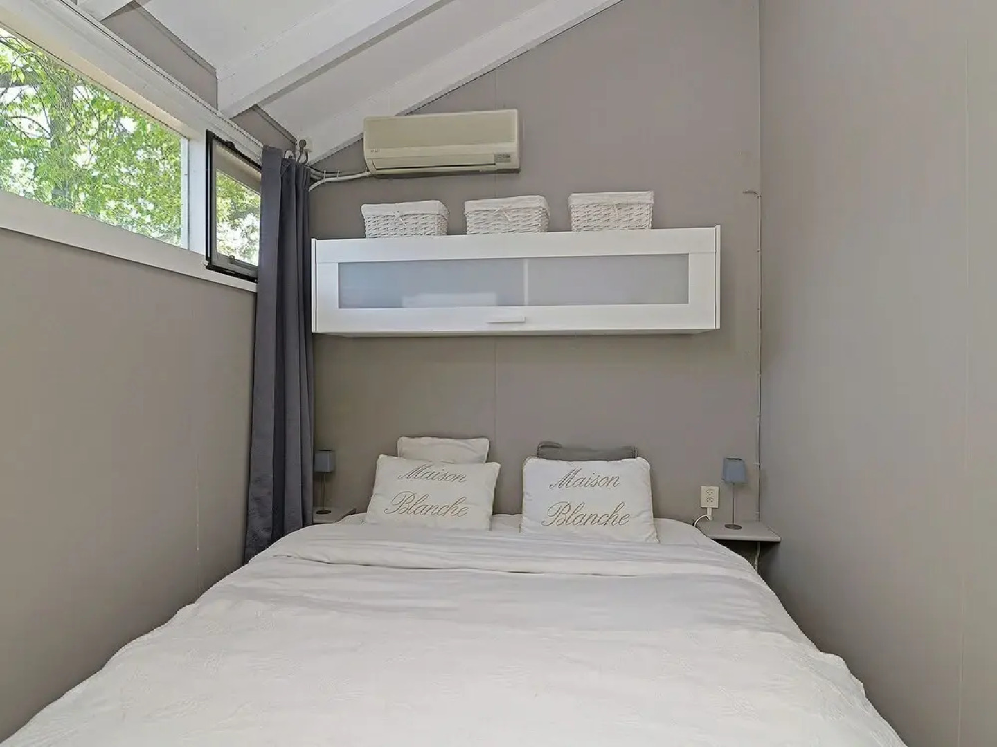 Stylish Bungalow With Gorgeous Location on Reeuwijk Lake