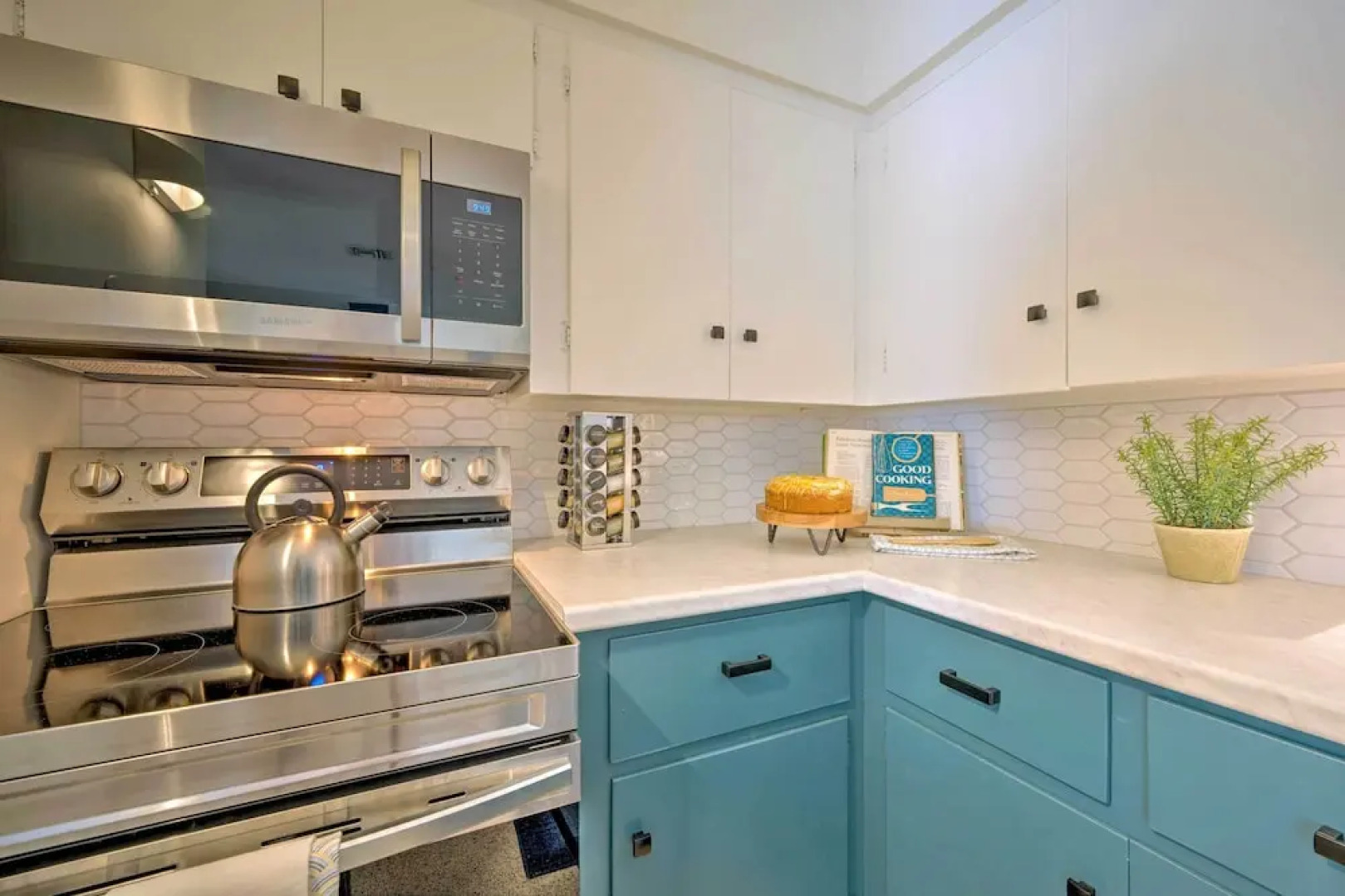 Waterfront Lake Dora Escape w/ Private Dock & Slip