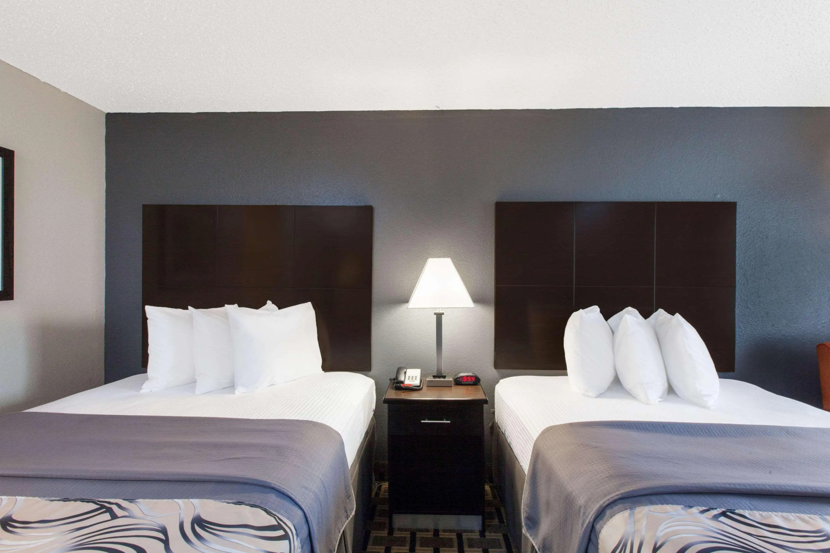 Days Inn by Wyndham Ennis