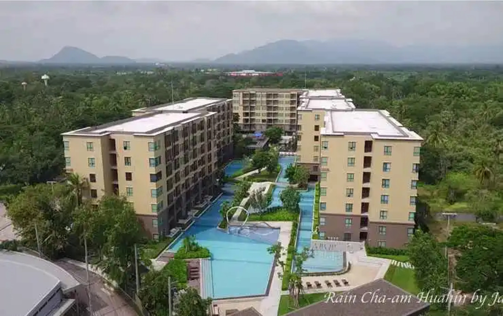 Rain Chaam Huahin by Jan Pool view เรน  หัวหิน WFH