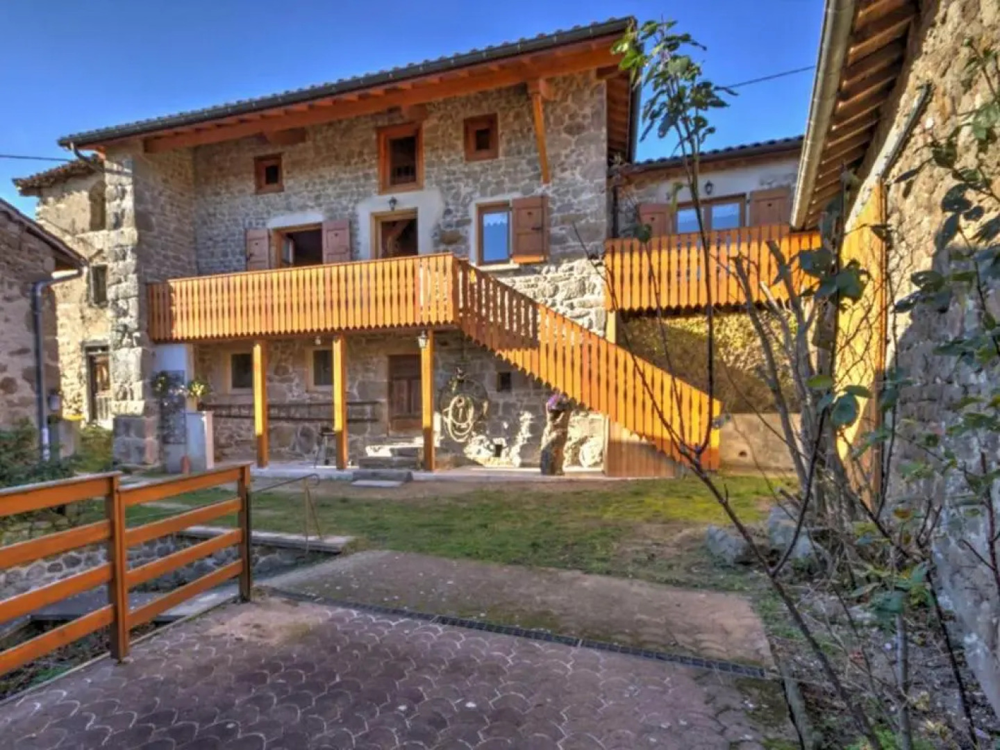 Gîte Essertines-en-Châtelneuf, 3 pièces, 6 personnes - FR-1-496-16