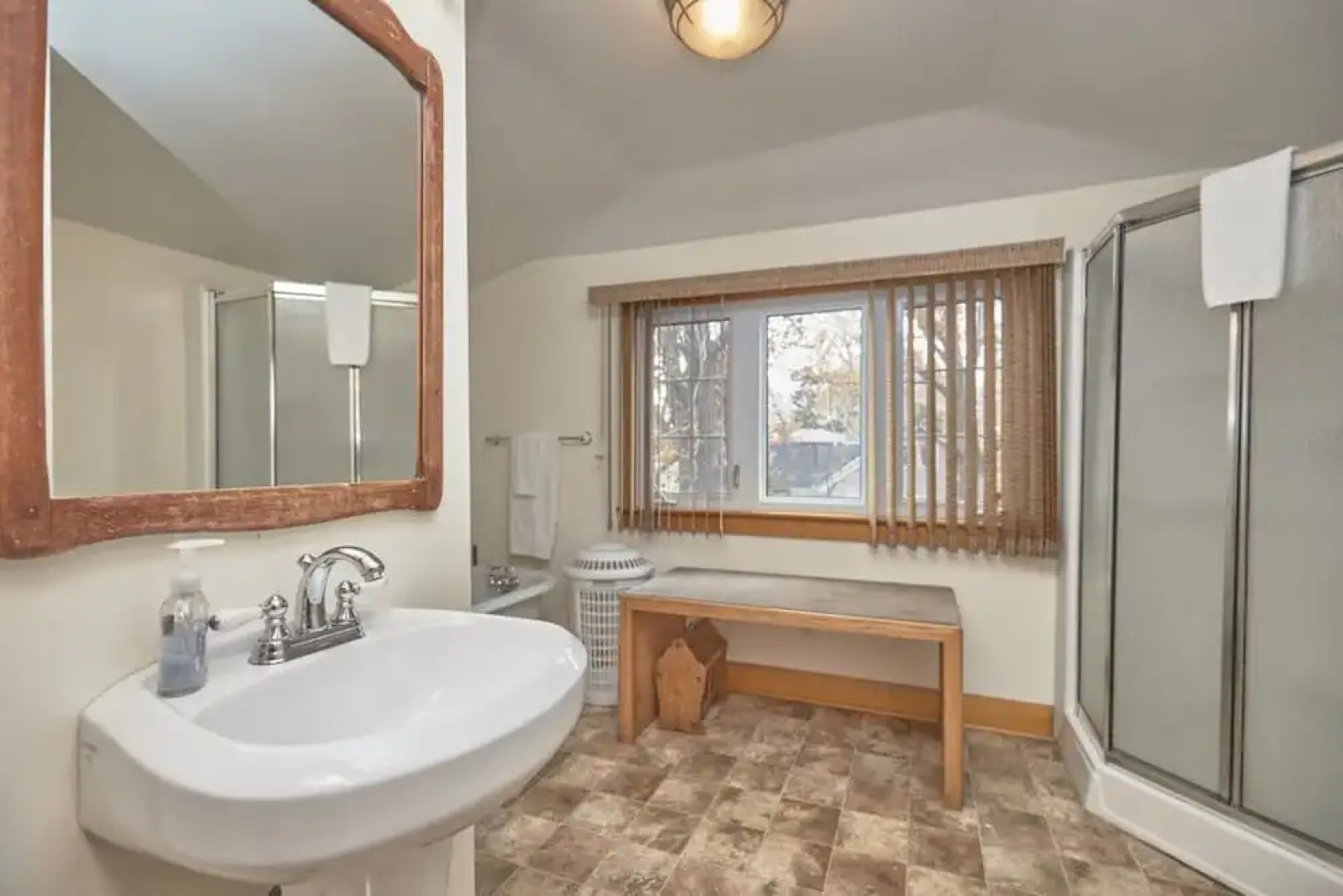 Exclusive Waterfront Beach House Retreat