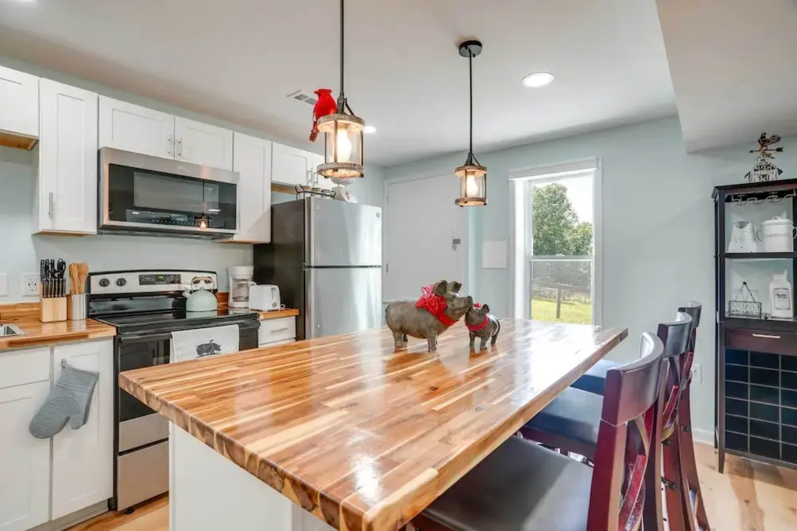 Front Royal Studio w/ Mtn Views & Brick Oven