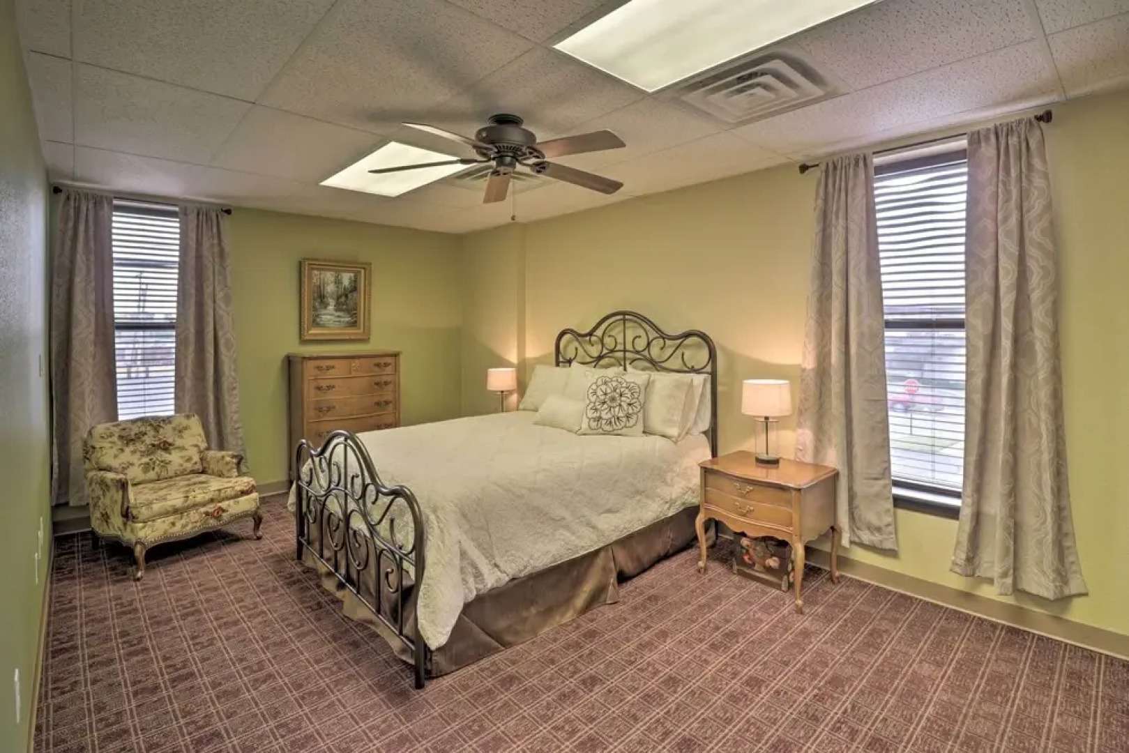 Roomy Multi-family Retreat in Dtwn Mountain Home!