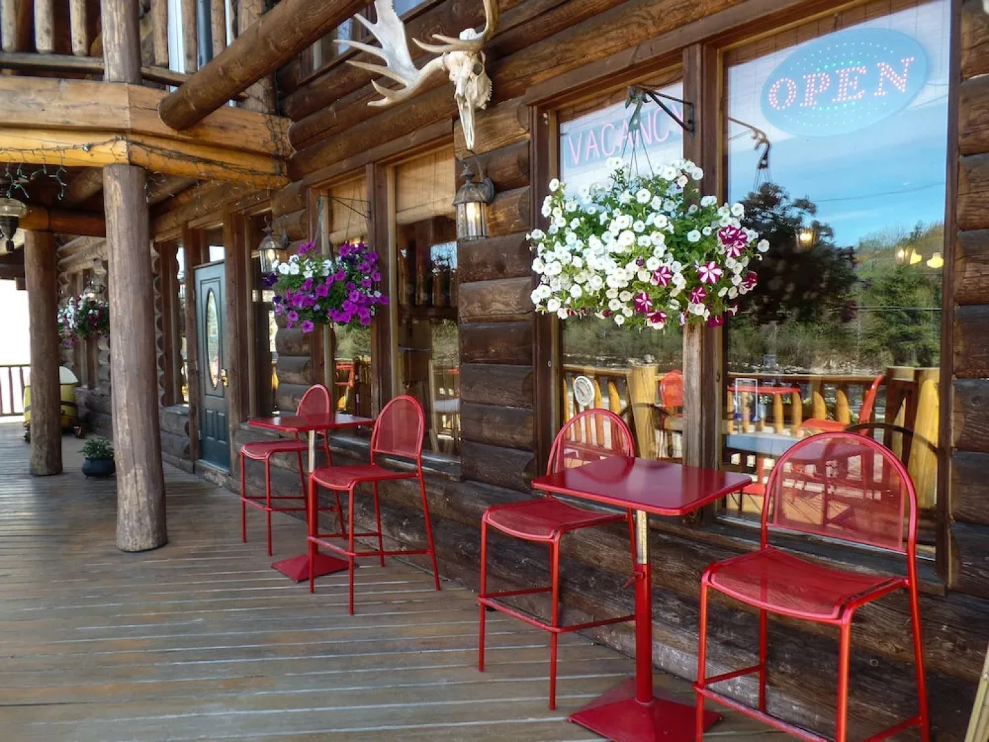 Hawks Nest Lodge And Restaurant