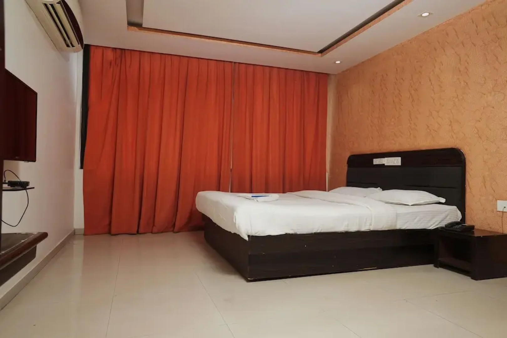 Hotel Trupti International by Iroomz