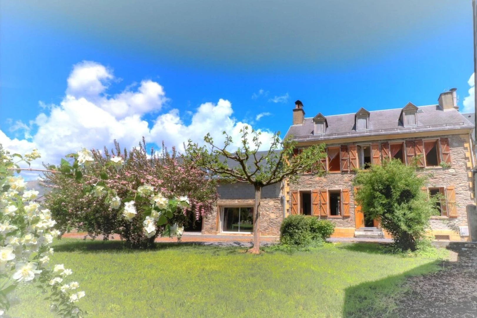 House With 4 Bedrooms in Saint-mamet, With Wonderful Mountain View, Enclosed Garden and Wifi - 18 km From the Slopes
