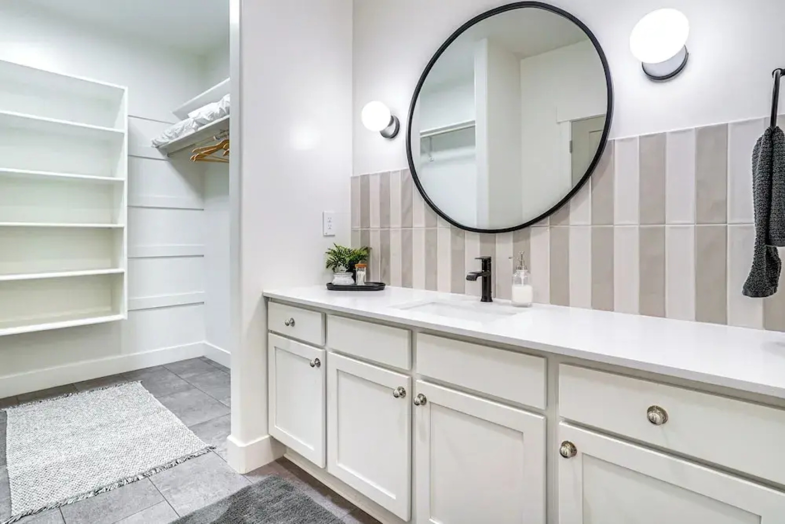 Sleek Vineyard Condo w/ Access to Community Pools