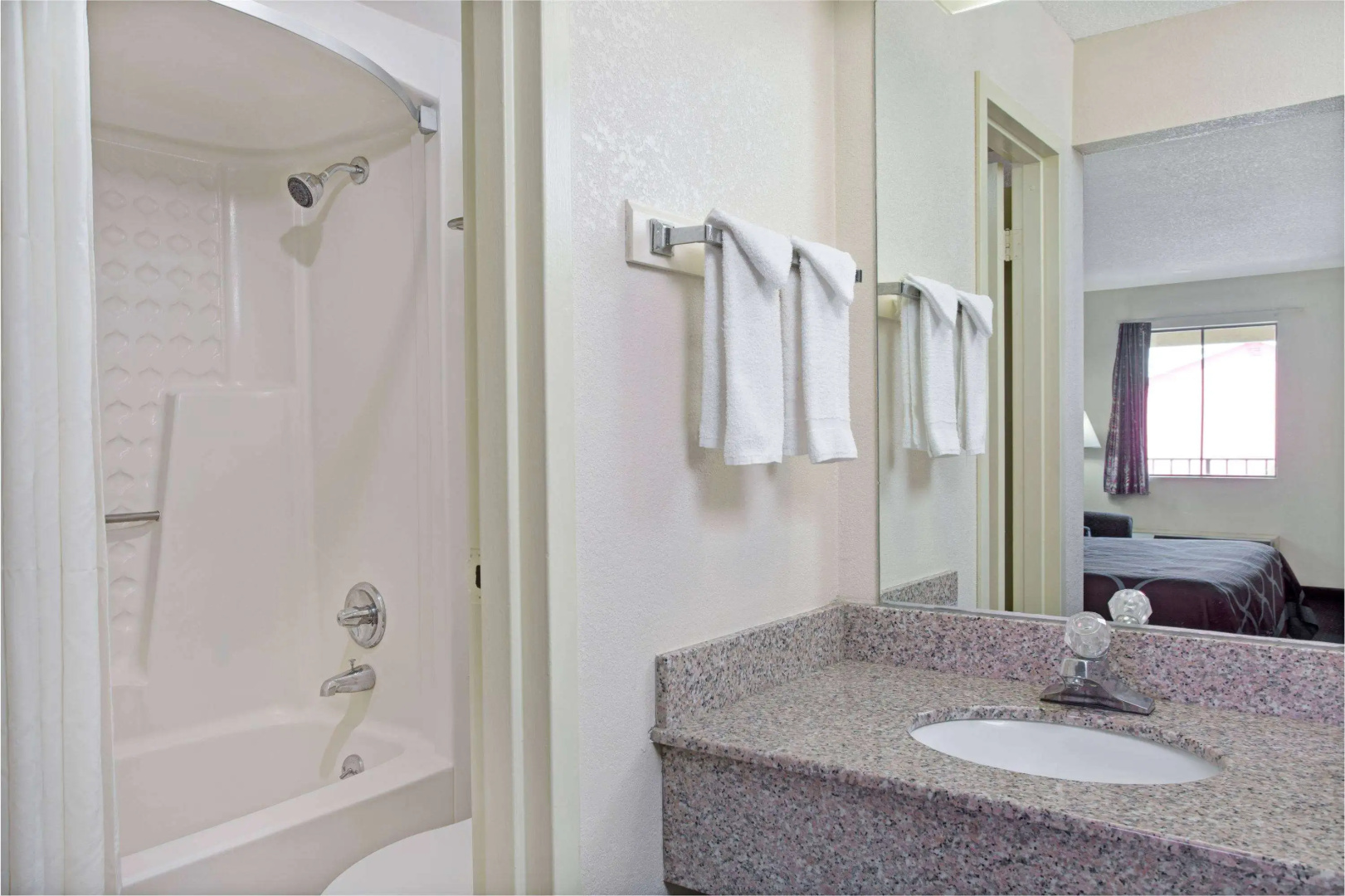 Super 8 by Wyndham Suwanee