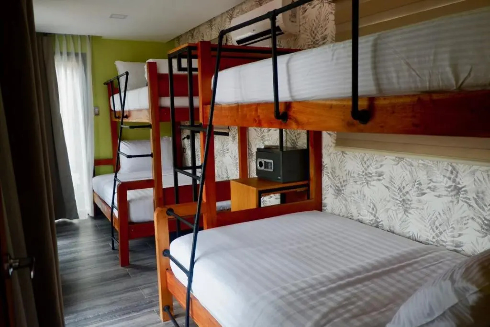 Crusoe Cabins Costa Azalea