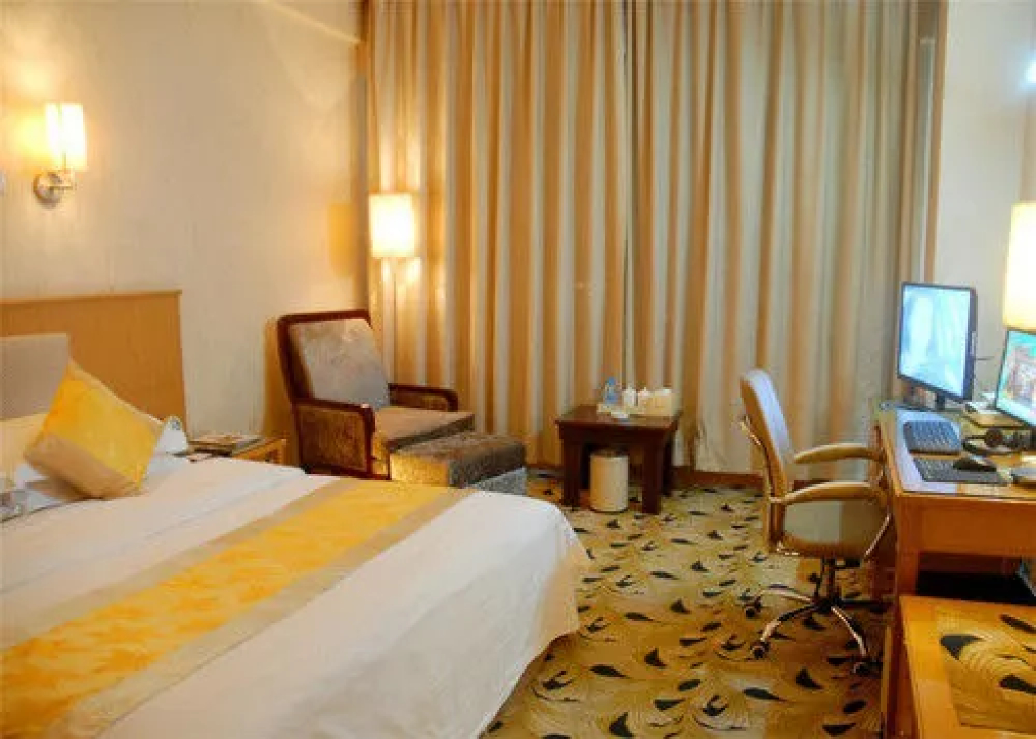 Sunny Hotel - Xinyang